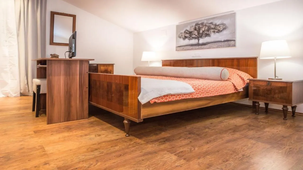 Vila Lucia Veliki Vareski Villa