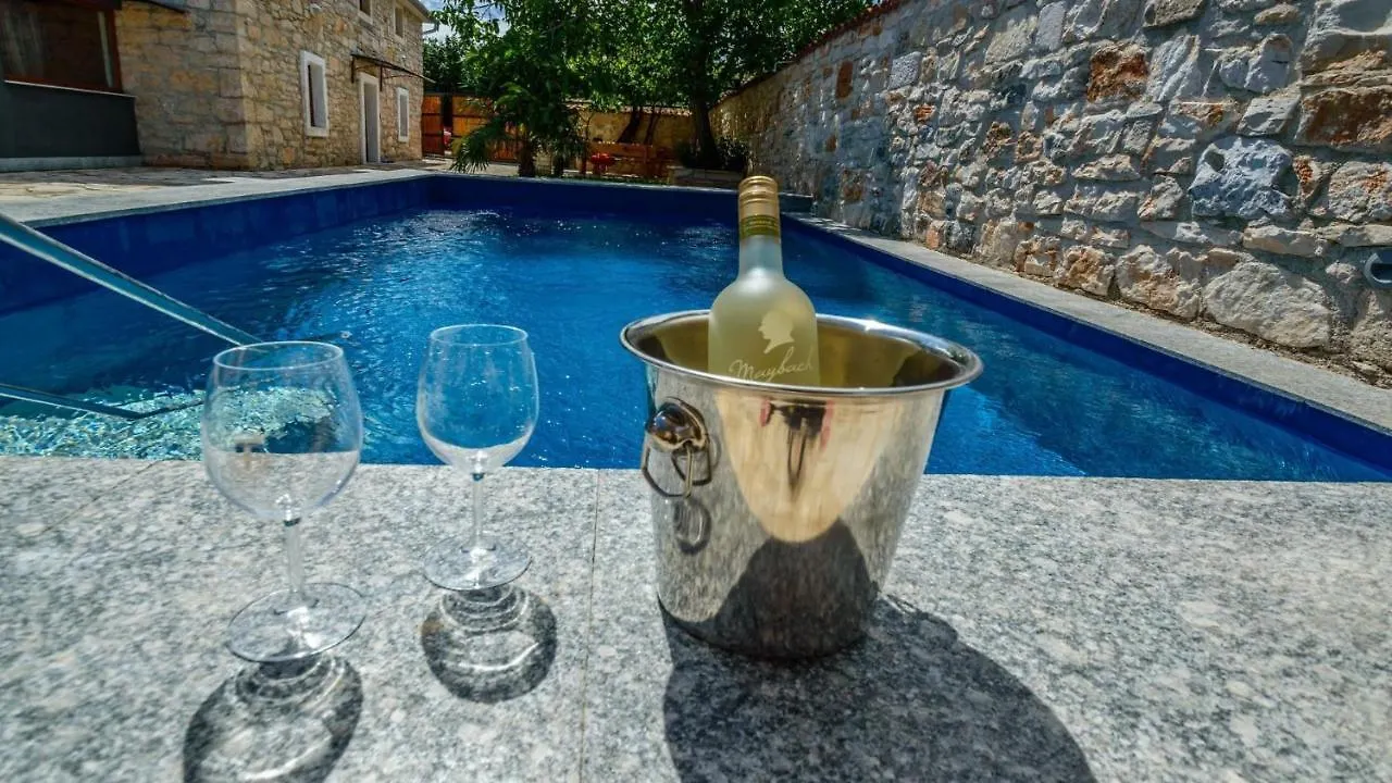 Vila Lucia Veliki Vareski