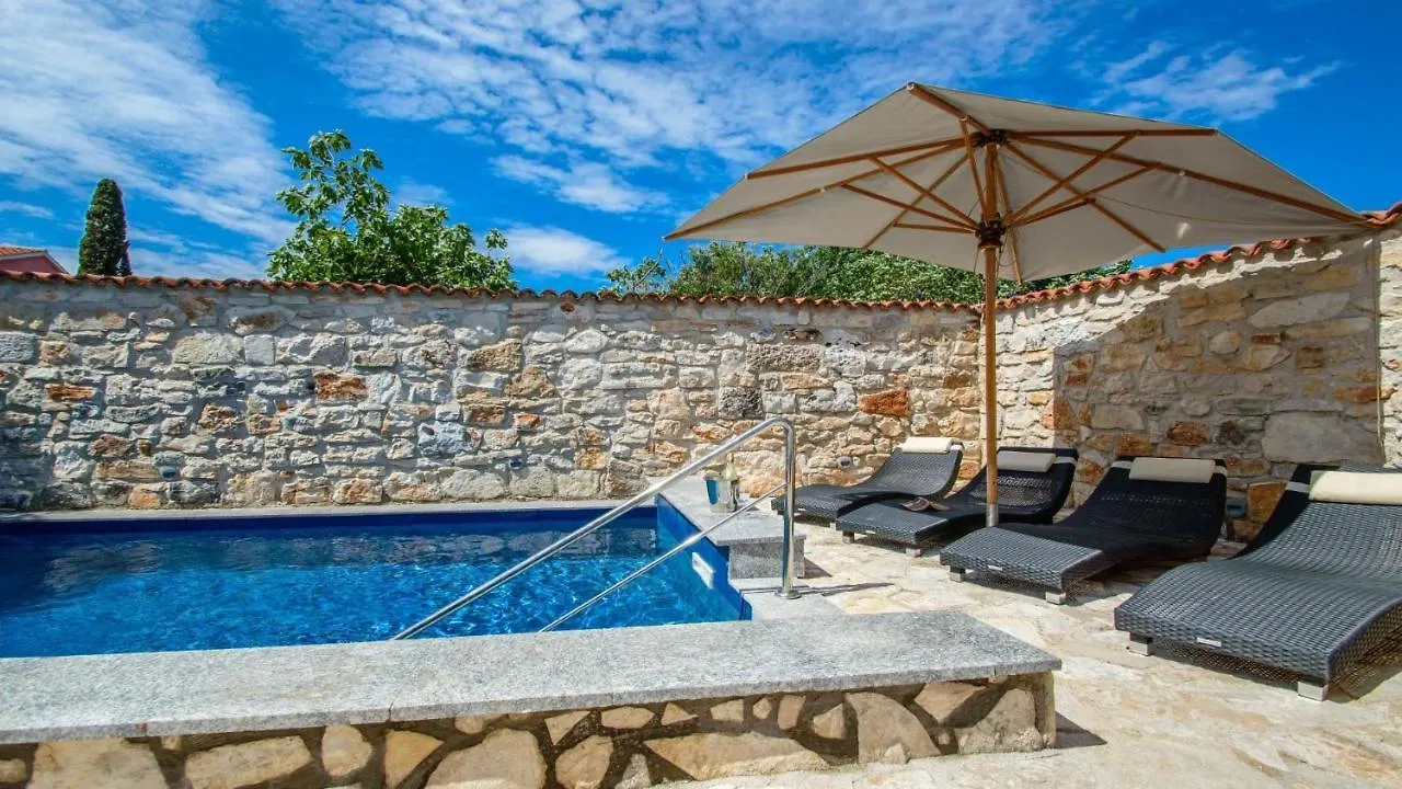 Vila Lucia Veliki Vareski 0*,  Croatia
